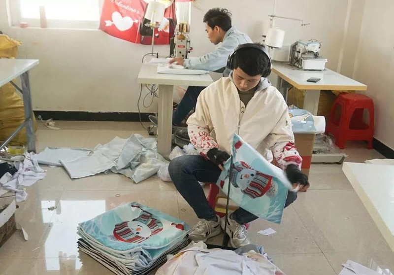 向老外出口圣誕用品，浙江義烏商人年銷數(shù)千萬(wàn)